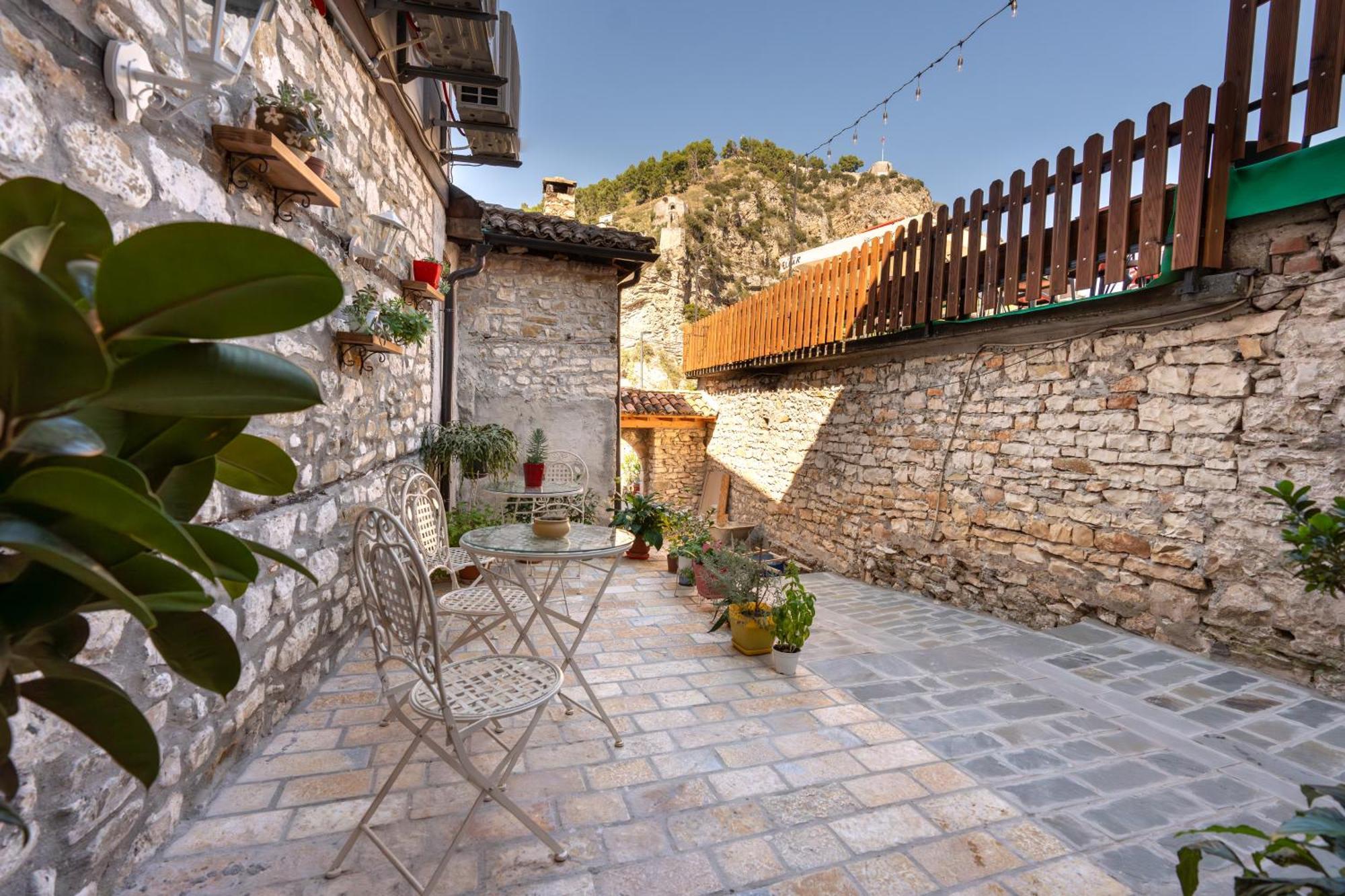 The Well House - Unesco Berat Exteriér fotografie
